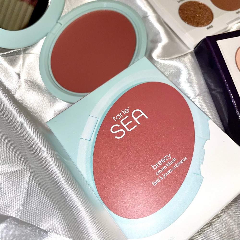 ‼️SOLD‼️ 3 Tarte Cosmetics makeup products - Blush, Eyeshadow, and Moisturizer - Picture 3 of 4